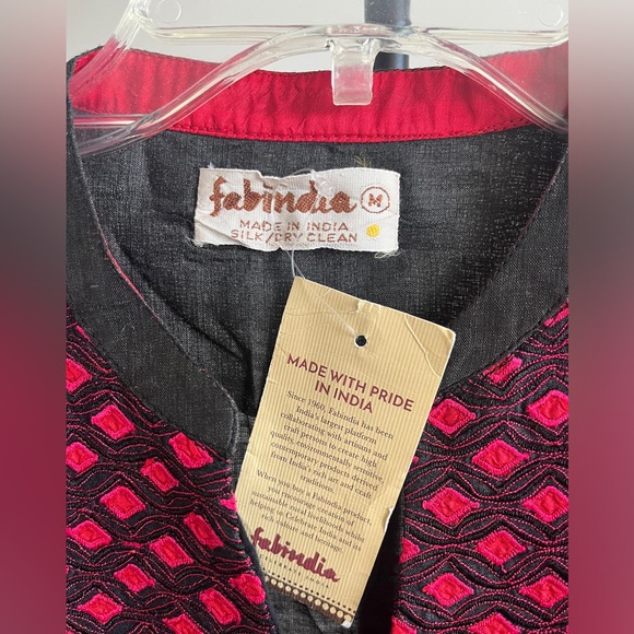 NWT Fabindia Elegant Kurta Black & Red 100% Silk Embroidered Appliqué Nehru Med - Picture 4 of 9